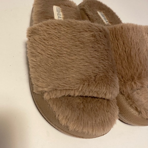 32 Degrees Dust Pink Faux Fur Rubber Outsole Flip Flops Slippers size 7 - Picture 8 of 14